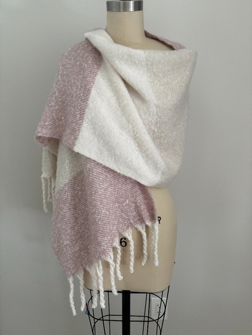 Gentle Fawn Huntington Scarf Mauve Cream Colorblock Bouclé Knit Fringe Wrap OS
